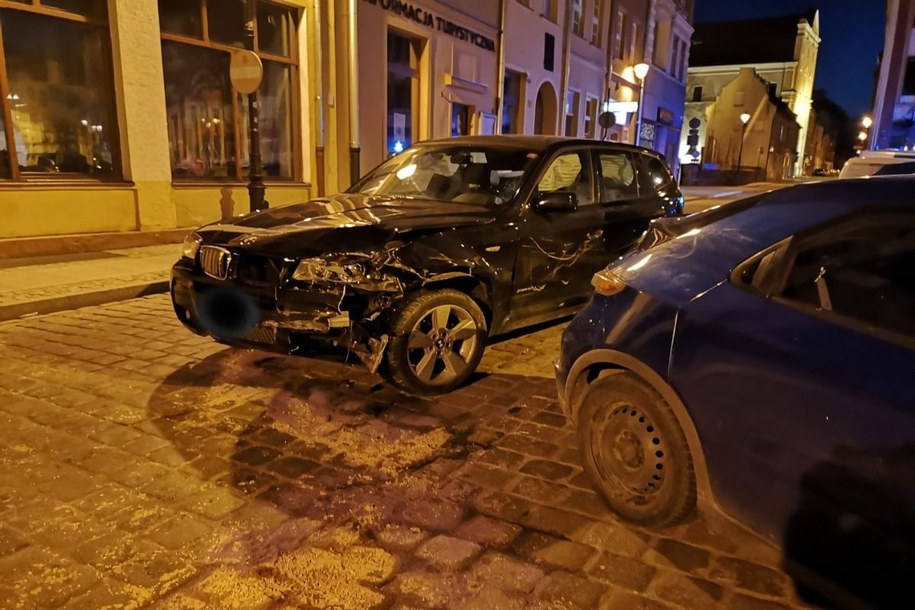 Kobiety, która kierowała pojazdem, najpierw nie było na miejscu kolizji /KMP w Grudziądzu /