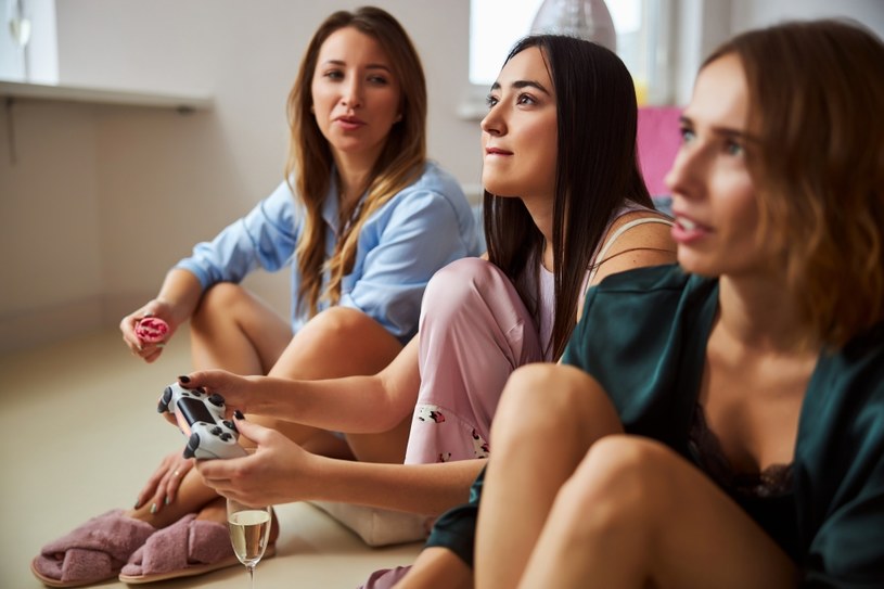 Kobiety lubią gry wideo i stale podnoszą swoje znaczenie w branży gamingowej /123RF/PICSEL