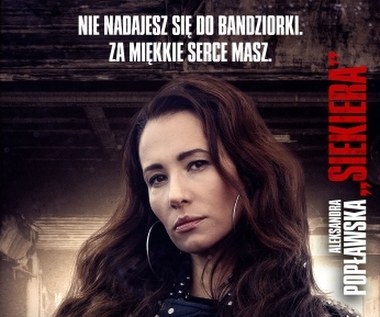 "Kobiety mafii” to spojrzenie w głąb Grupy Mokotowskiej, która była jedną z największych organizacji przestępczych w Polsce. Tym razem jednak ukazane z perspektywy kobiet – żon, córek, partnerek i kochanek najgroźniejszych ludzi stolicy. 