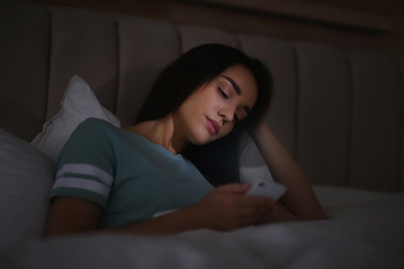 Kobiety mają częściej problem ze snem niż mężczyźni /123RF/PICSEL