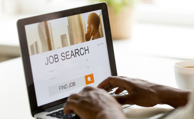 Kobiety na TIRy. Na rynku pracy dramatycznie brakuje mężczyzn