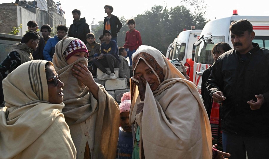 Kobiety opłakujące bliskich po eksplozji w Islamabadzie /AAMIR QURESHI/AFP /East News