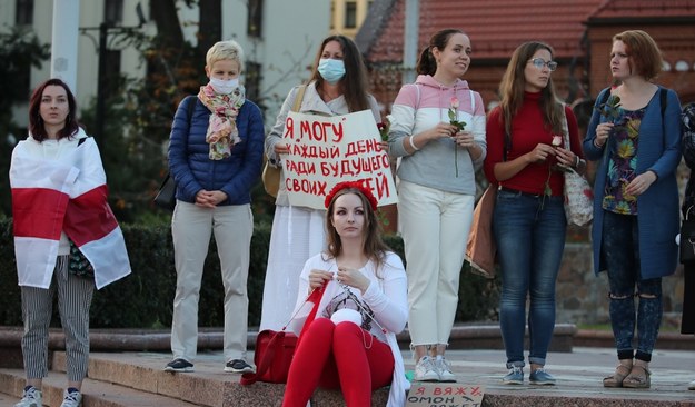 Kobiety protestujące w Mińsku /TATYANA ZENKOVICH  /PAP/EPA