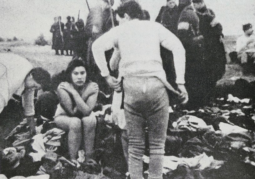 Kobiety przed egzekucją wykonaną przez nazistów /Universal Images Group  /Agencja FORUM