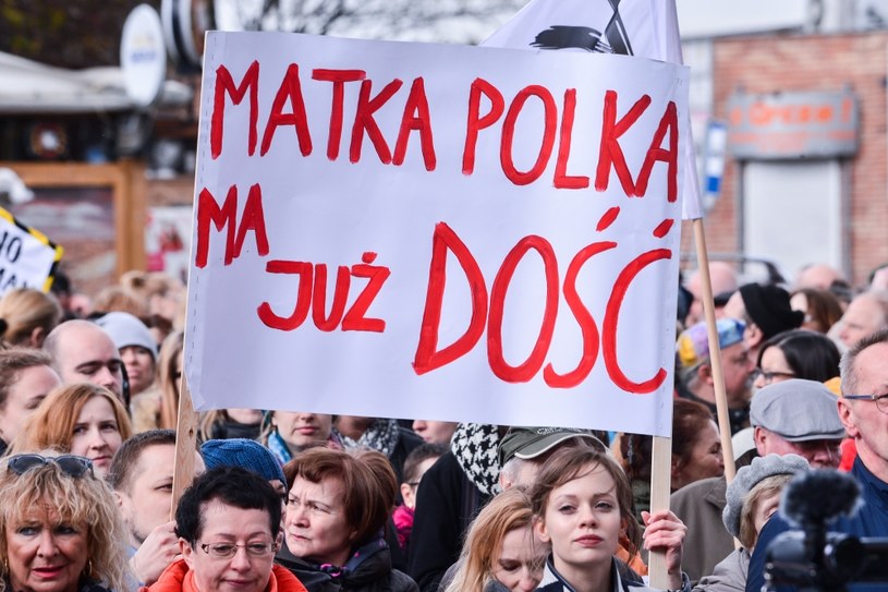 Kobiety robią wszystko, by uciec od stereotypu Matki Polki? /Lukasz Dejnarowicz /Agencja FORUM