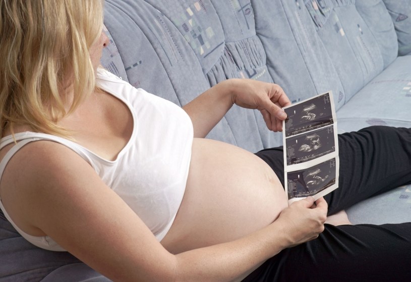 Kobiety w ciąży powinny wzbogacić swoją dietę o witaminę B. To ważne dla rozwoju dziecka /123RF/PICSEL