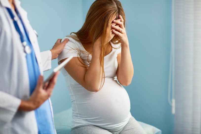 Kobiety w ciąży wolą rozwiewać wątpliwości w gabinetach ginekologów niż w gronie wścibskich koleżanek /123RF/PICSEL