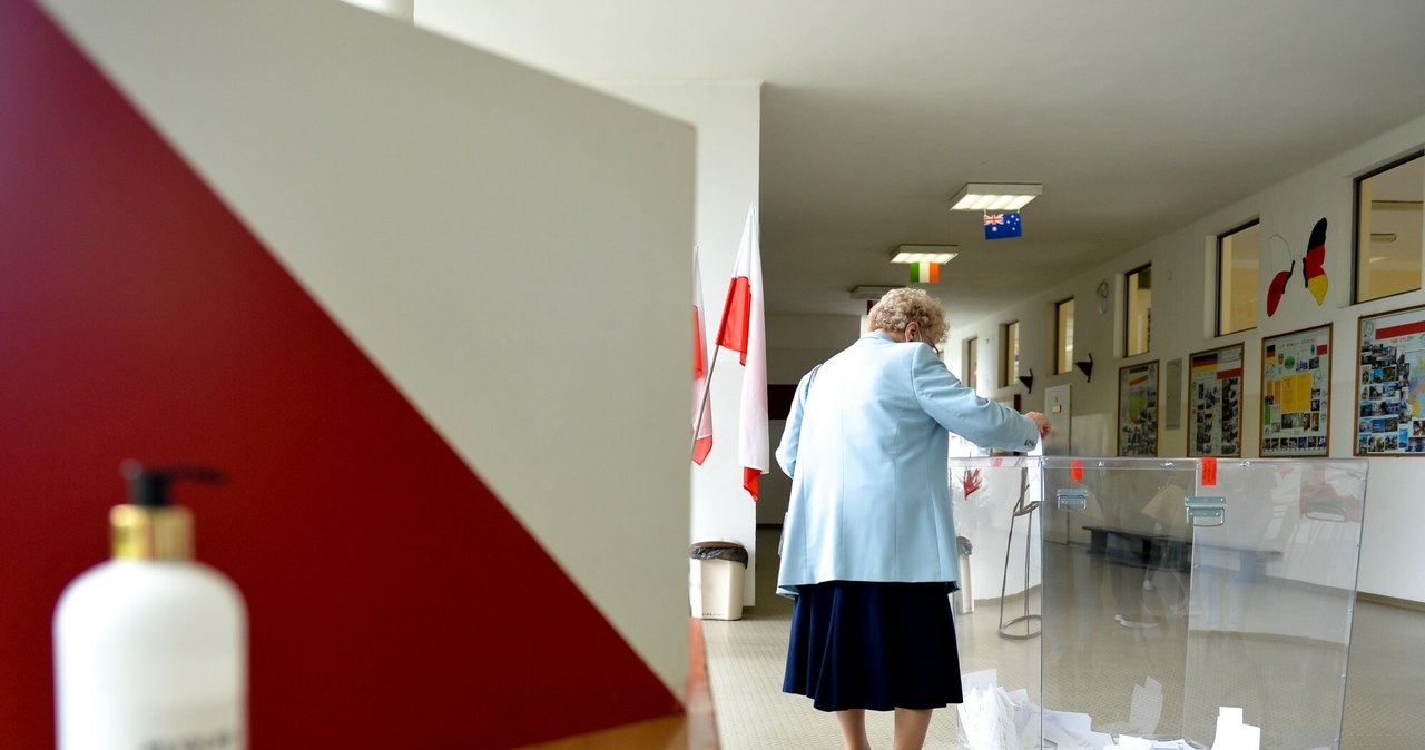 Kobiety w wieku senioralnym są potężną siłą wyborczą, o którą chcą zawalczyć wszystkie partie /Łukasz Solski /East News