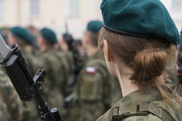 Kobiety w wojsku /Arkadiusz Komski /Shutterstock