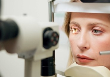 Kobiety widzą gorzej? Okulista mówi dlaczego. „Inaczej wodzą wzrokiem” 
