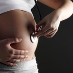 Kobiety z nadwagą częściej rodzą przez cesarskie cięcie