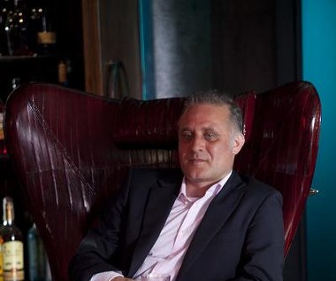 Kobyła (Przemysław Bluszcz) to najbliższy kumpel i wierny towarzysz Kabana. Razem założyli agencję towarzyską "Gorące Studentki". Od tej chwili to ich stała meta i dobra baza do robienia innych lewych interesów.