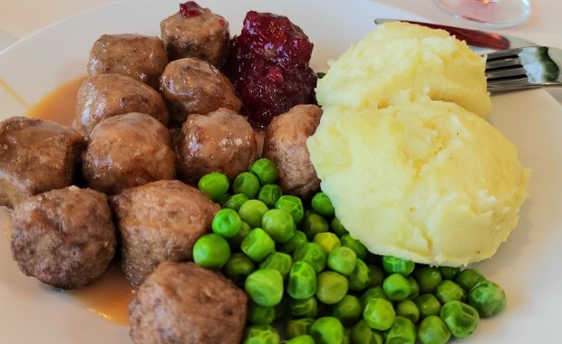 Kochają je miliony Polaków. Kultowe szwedzkie klopsiki IKEA serwuje już od 40 lat