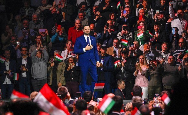 ​"Kocham Orbana, jestem jego fanem". Trump przemówił z telefonu