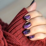 Kocie oko na paznokciach. Jak osiągnąć efekt cat eye i jakie daje możliwości?