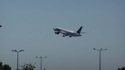 Koczują na lotnisku Chopina. Od ponad 15 godzin nie mogą wylecieć na wakacje