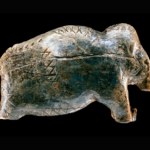 Kod sprzed 40 tysięcy lat na figurkach. Czy to pierwsze pismo?