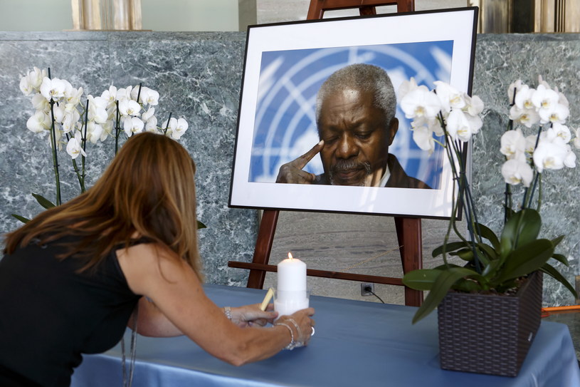 Kofi Annan w pracę na rzecz Organizacji Narodów Zjednoczonych zaangażowany był od 1962 roku /SALVATORE DI NOLFI /PAP