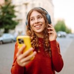 Kogo słucha cała Polska? Poznaj najpopularniejszych artystów i utwory roku według Spotify