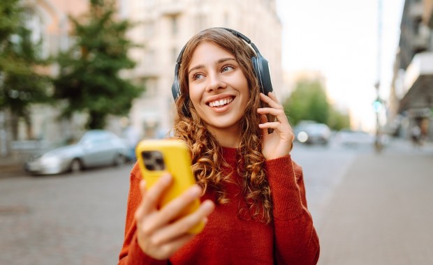 Kogo słucha cała Polska? Poznaj najpopularniejszych artystów i utwory roku według Spotify