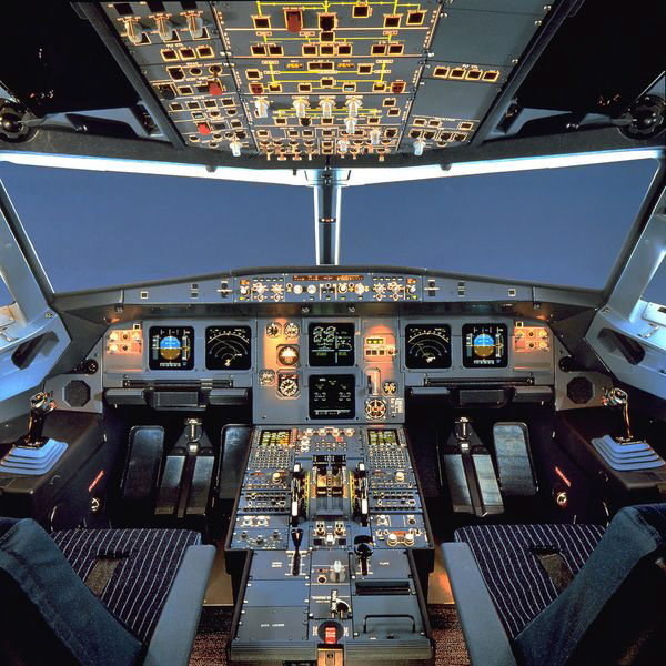 Kokpit Airbusa A320 /AIRBUS / HANDOUT /PAP/EPA