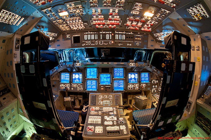 Kokpit promu Endeavour /NASA /materiały prasowe