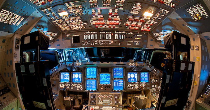 Kokpit promu Endeavour /NASA /materiały prasowe