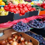 warzywa "Koktajl pestycydów". Które owoce i warzywa to największe ryzyko?