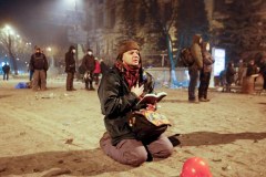 Koktajle Mołotowa kontra gaz łzawiący. Starcia w Kijowie