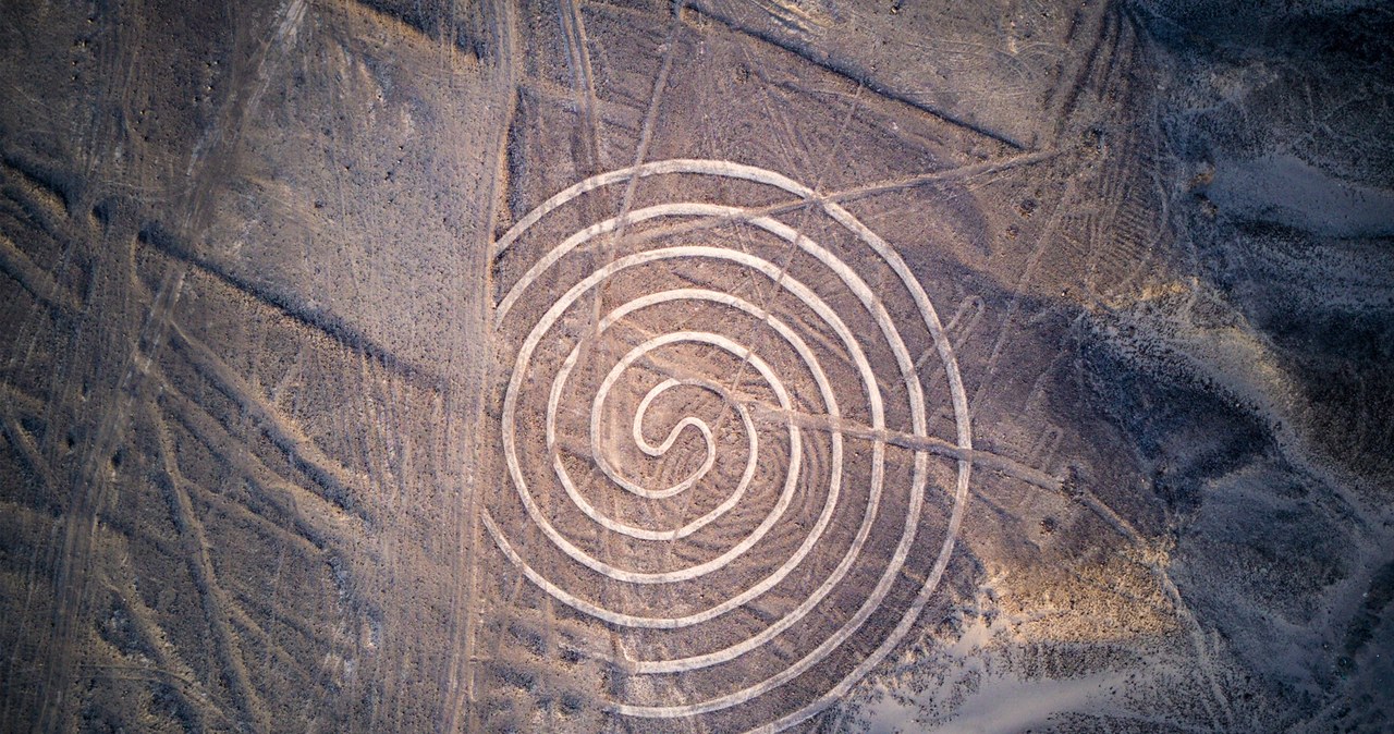 "Koła" - jeden z najbardziej niezwykłych geoglifów  na płaskowyżu Nazca /123RF/PICSEL
