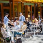 Kolacja w restauracji z zegarkiem w ręku. Lokale wprowadzają limity dla gości