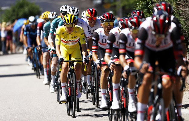 Kolarze na Tour de France na zdjęciu ilustracyjnym /YOAN VALAT  /PAP/EPA