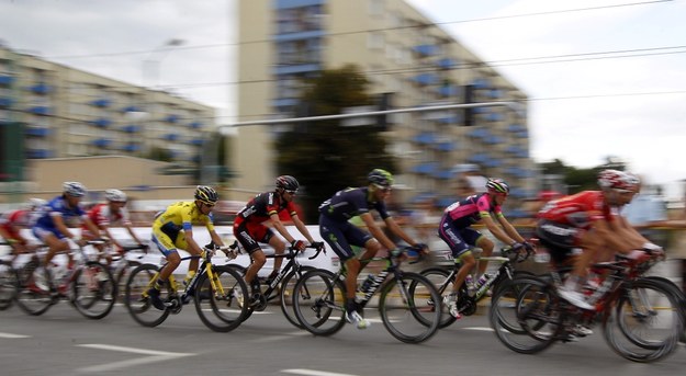 Kolarze na trasie 4. etapu Tour de Pologne w Katowicach /Andrzej Grygiel /PAP