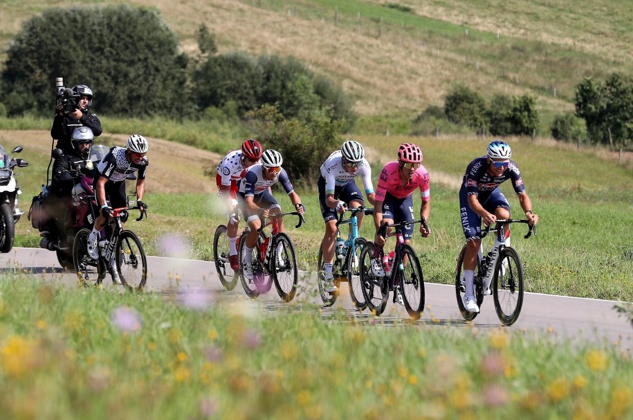 Kolarze na trasie 5. etapu 78. Tour de Pologne w Odrowążu / 	Grzegorz Momot    /PAP