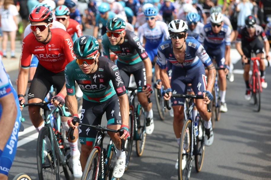 Kolarze na trasie 5. etapu 80. Tour de Pologne /Zbigniew Meissner /PAP