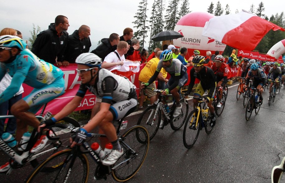 Kolarze w drodze do mety w końcówce piątego etapu 71. Tour de Pologne /Grzegorz Momot /PAP