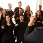 śpiewanie Kolędować czy tylko się przysłuchiwać? Eksperci mówią jasno