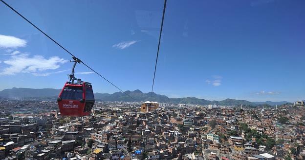 Kolej linowa (teleferico) w La Paz, stolicy Boliwii /AFP