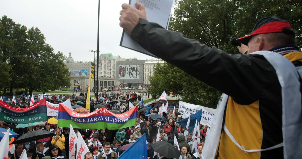 Kolejarskie związki protestują w stolicy 