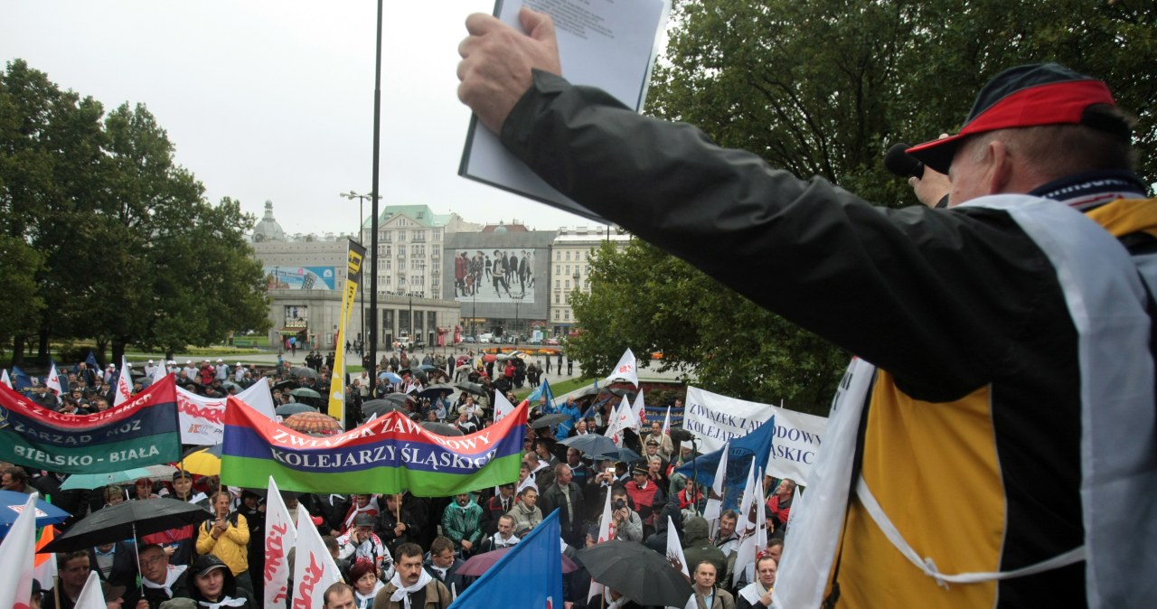 Kolejarskie związki protestują w stolicy 