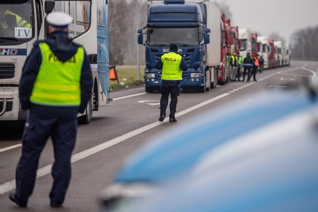 Kolejka ciężarówek do przejścia granicznego w Dorohusku (zdj. z 18 grudnia) /Wojtek Jargiłło /PAP