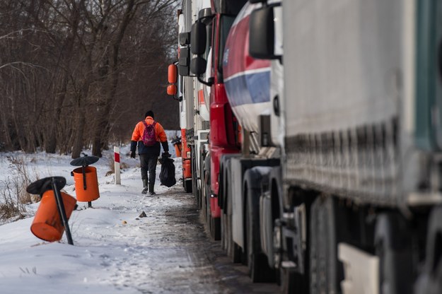Kolejka ciężarówek do przejścia granicznego z Ukrainą w Dorohusku /Wojtek Jargiło /PAP