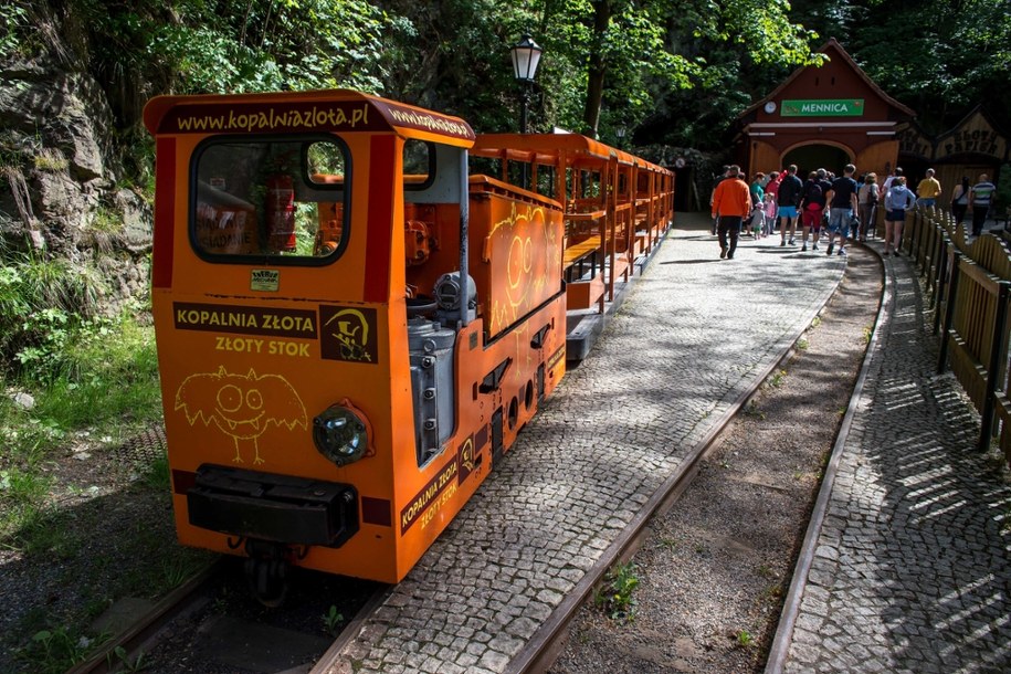 Kolejka górnicza wożąca turystów / 	Maciej Kulczyński    /PAP