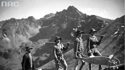 Kolejka na Kasprowy Wierch. Zobacz na archiwalnych zdjęciach, jak powstawała