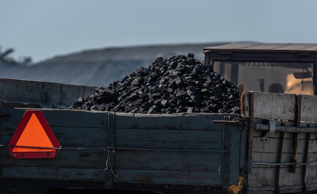 Kolejka po tani węgiel od Morawieckiego. Sierpień 80 zapowiada akcję przed biurem poselskim premiera w Katowicach