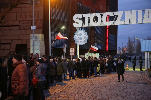 Kolejka przed Europejskim Centrum Solidarności /Tomasz Waszczuk /PAP