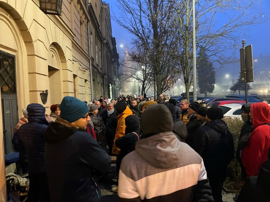 Kolejka przed Urzędem Miasta /Paweł Konieczny /RMF24