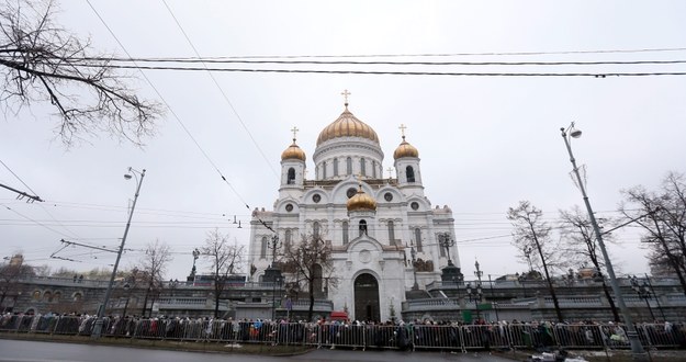 Kolejka wiernych przed Soborem Chrystusa Zbawiciela w Moskwie /Sergei Ilnitsky /PAP/EPA
