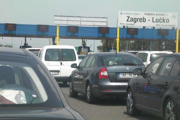 Kolejki przed punktami poboru opłat autostradowych w Chorwacji są raczej pewne! /INTERIA.PL