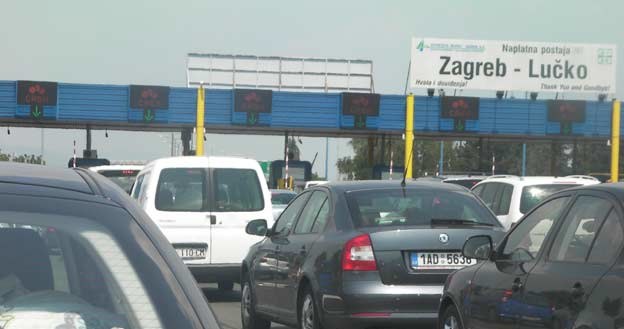 Kolejki przed punktami poboru opłat autostradowych w Chorwacji są raczej pewne! /INTERIA.PL